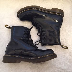 Black Patent Lamper Leather