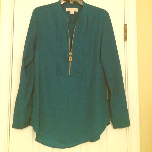 Michael Kors top size small.