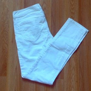 American Eagle white skinny jeans