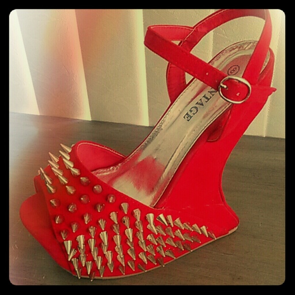 Spiked wedge
