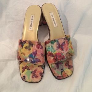 Sandals with butterfly pattern