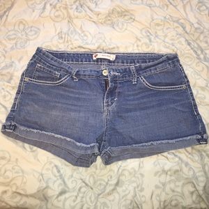 Levi shorty shorts