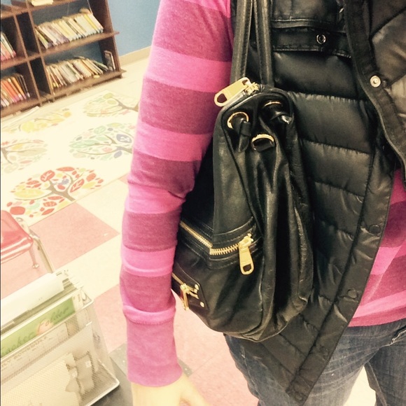 🎉reduced price!🎉 Lovely Badgley Mischka handbag. - Picture 3 of 4