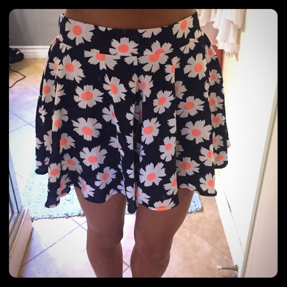 FLORAL HIGH WAISTED SHORTS
