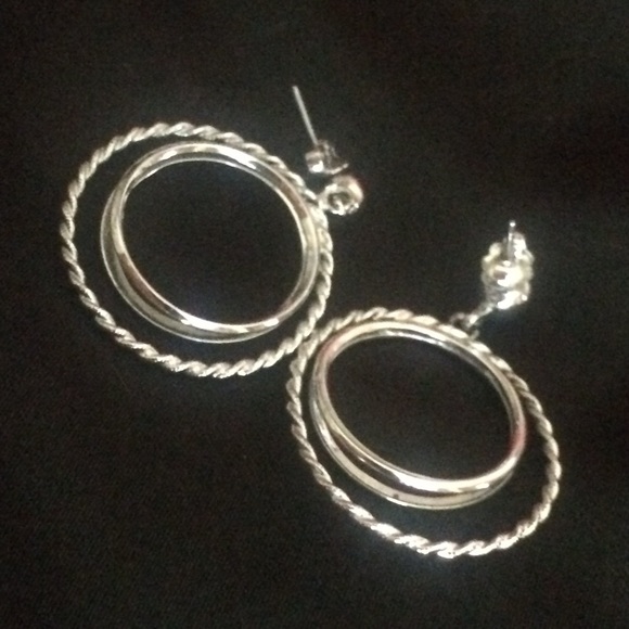 ~Vintage~ Silver-Tone Dangling Hoop Earrings - Picture 3 of 4
