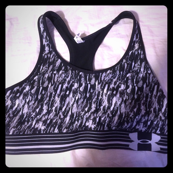 Under Armour Accessories - Under Armour sports bra