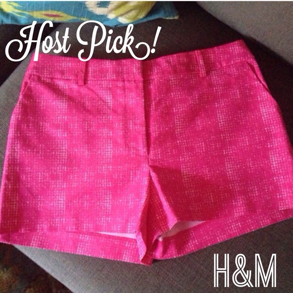 H&M Pants - 💐Host Pick 8/20!💐 🆕 H&M Pink Printed Shorts