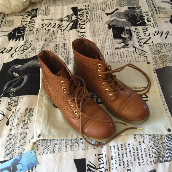 Cute brown boots