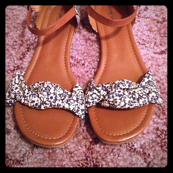 Mossimo supply co sandals!!
