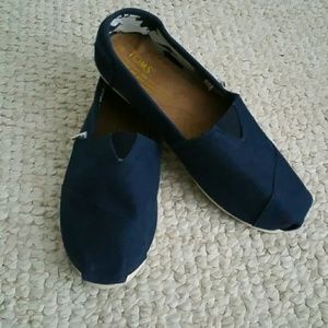 Classic navy blue canvas TOMS