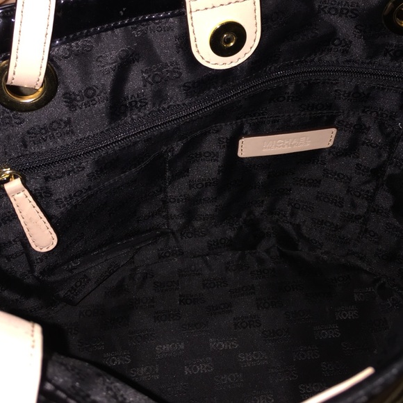 MICHAEL KORS PURSE - Picture 2 of 4