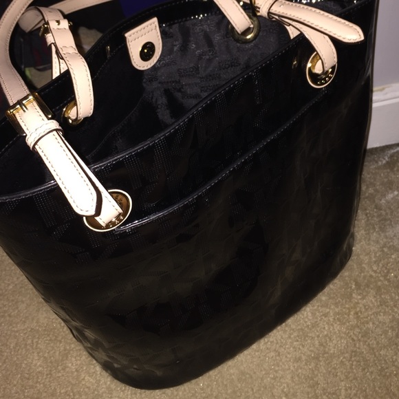 MICHAEL KORS PURSE - Picture 3 of 4