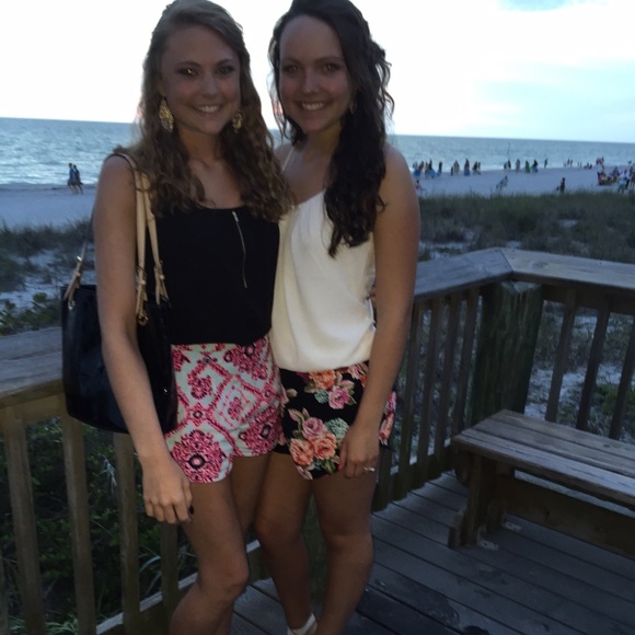 MICHAEL KORS PURSE - Picture 4 of 4