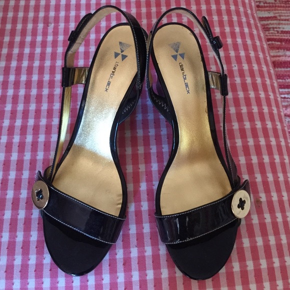Dani Black wedges