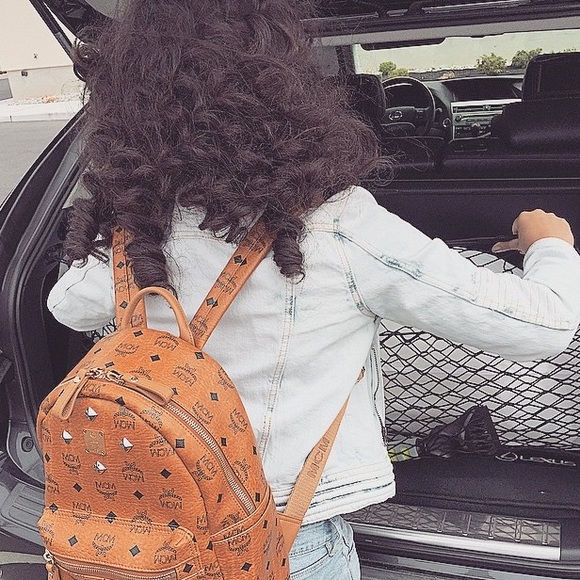 ‼️ LOOKING FOR AN MCM BOOK BAG ‼️