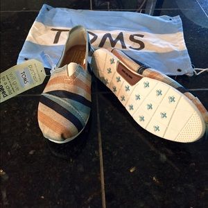 RESERVED  TOMS-Brand new