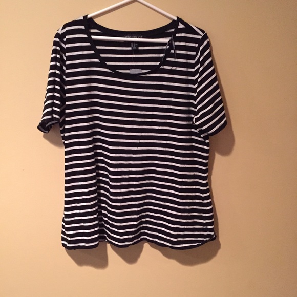 Forever 21 black and white shirt