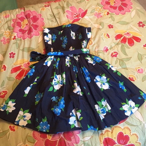 Halter dress - Picture 2 of 3