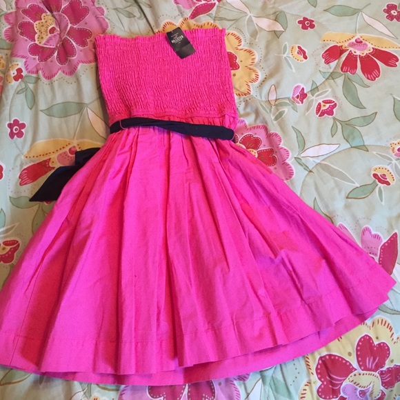 Halter dress - Picture 2 of 3