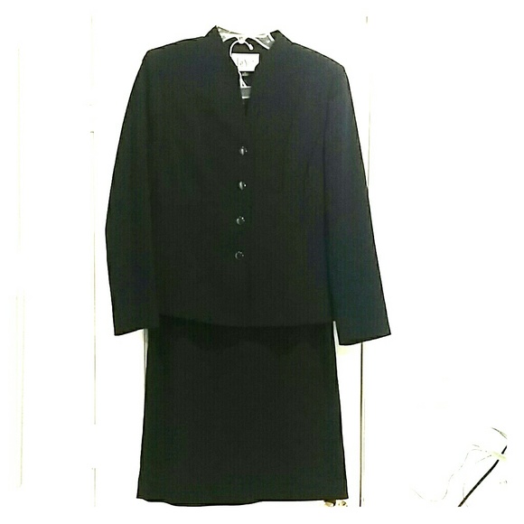 NWOT!!  Gorgeous Black Women's Suit