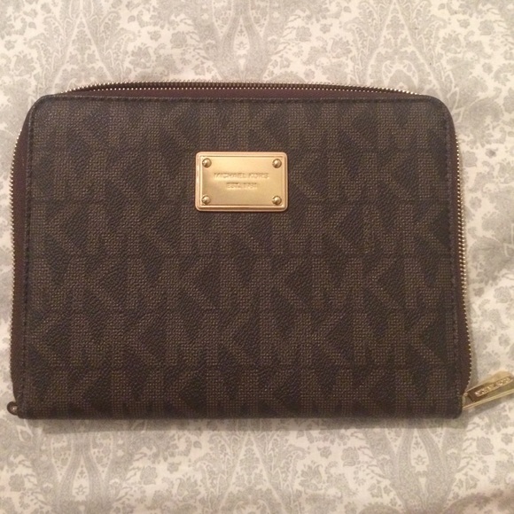 Michael Kors Clutch Wallet