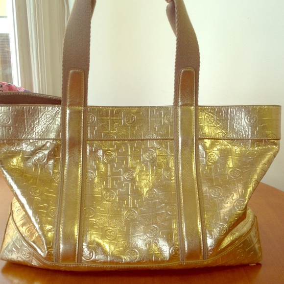 Tory Burch Tote in Gold