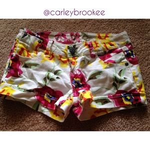 Cute floral shorts! 🌸 Make Me An Offer!