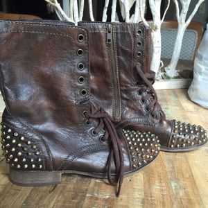 🍍SOLD🍍Steve Madden combat boots
