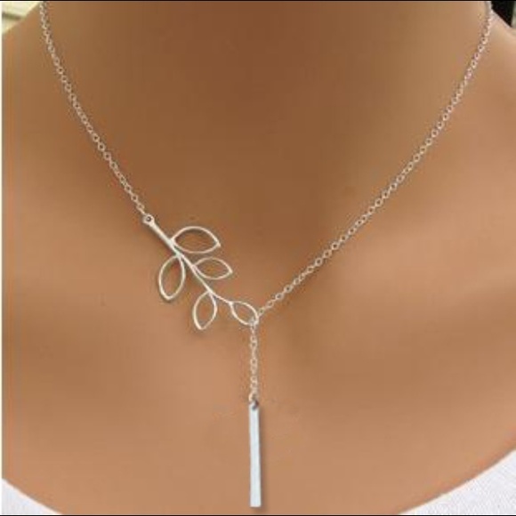 Jewelry - Leaf Bar Necklace✨5 available✨