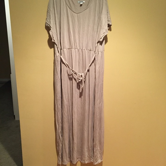 Old navy cream colored maxi dress - Picture 1 of 2