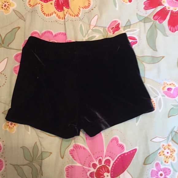 Black shorts - Picture 2 of 2