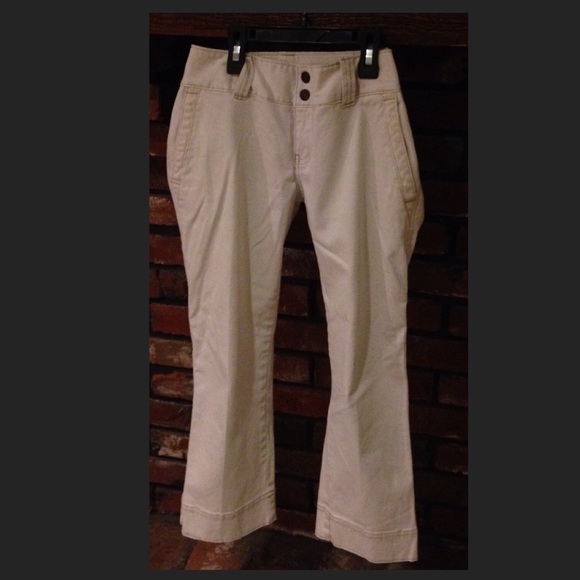 American eagle light khaki capris