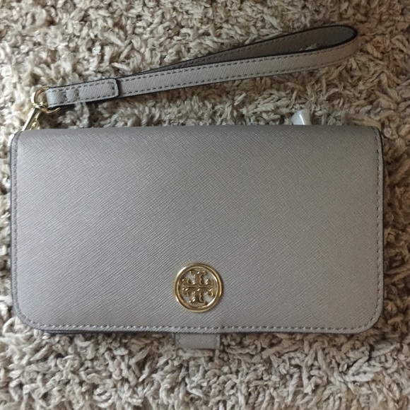 Tory Burch Clutches & Wallets - Tory Burch Robinson Smartphone Wristlet