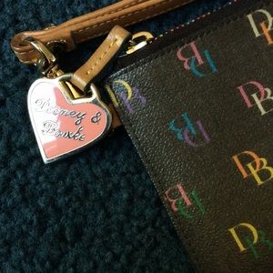 Vintage Dooney & Bourke Wristlet **Authentic** 💯