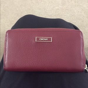 DKNY WALLET