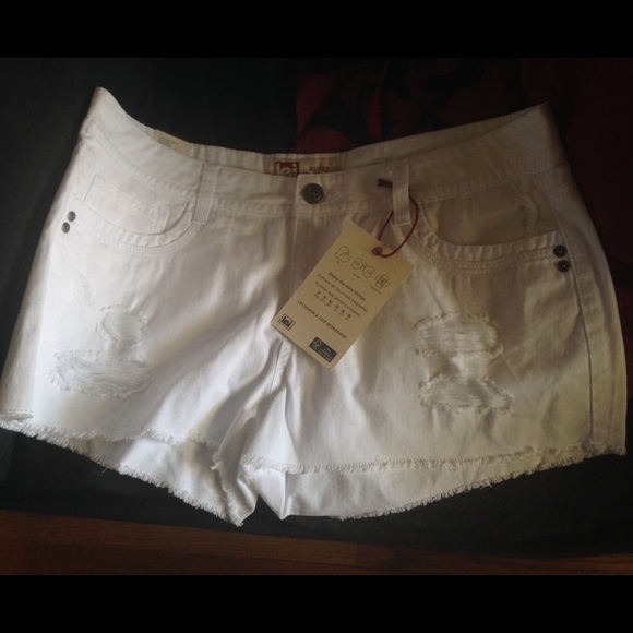 Lei size 15 white shorts