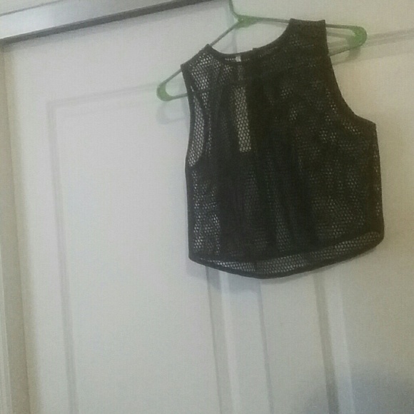 BLACK KNETTED CROP TOP SHIRT