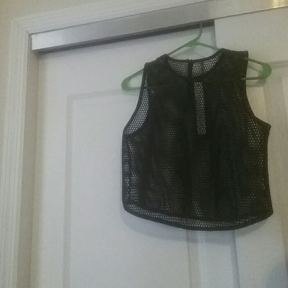 BLACK KNETTED CROP TOP SHIRT - Picture 2 of 2