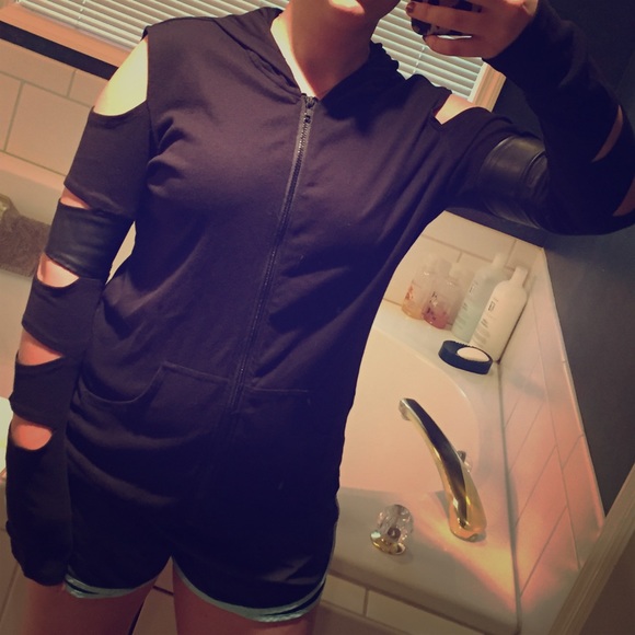 Dolls Kill zip up hoodie Size M