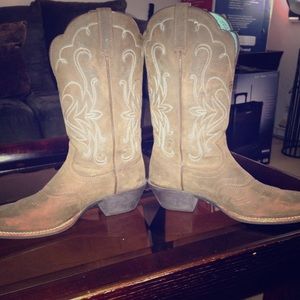 Cowboy boots (Ariats)