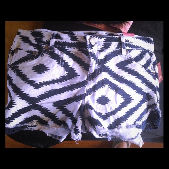 Lei blue/white design shorts size 15