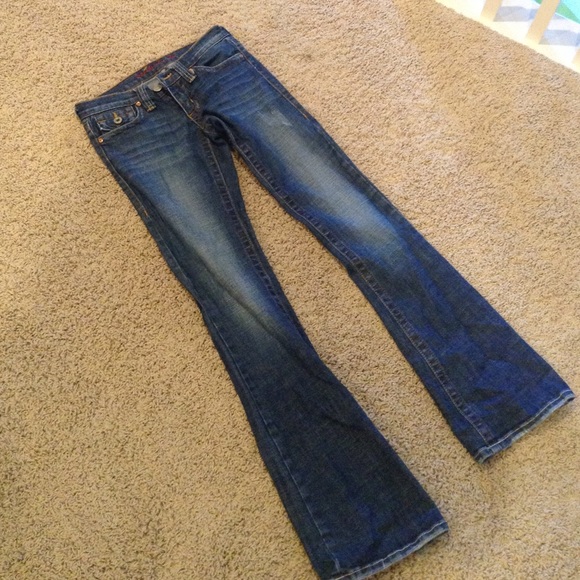 Dark wash rainbow plastics.