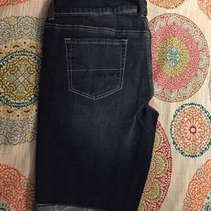 American eagle Bermuda shorts.