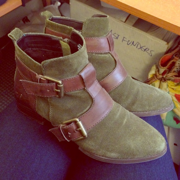 Green Kelsi Dagger suede short boots