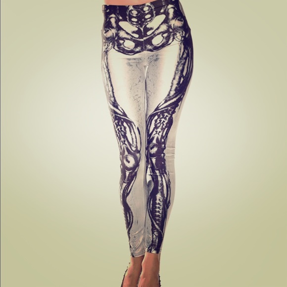 Skeleton print leggings-nwt