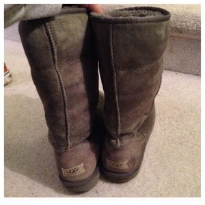 grey tall uggs