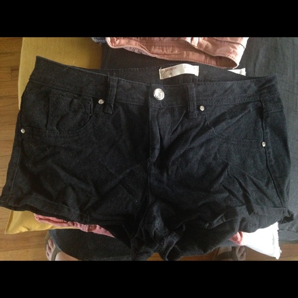 Lei size 13 black shorts