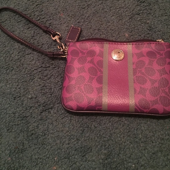 Coach wristlet - Picture 3 of 3
