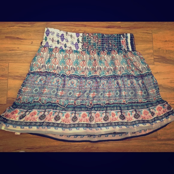 Funky patterned 2B Bebe lined skirt- NWT!