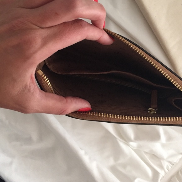 Tori burch wristlet - Picture 2 of 4